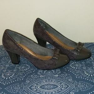 3 inch round toes heels, with bow